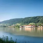ホテル & Seminarkultur An Der Donau Wesenufer