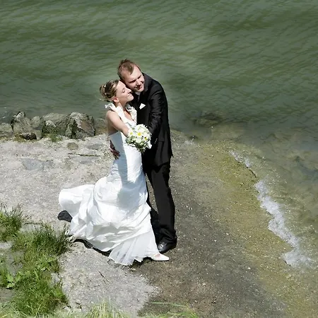 & Seminarkultur An Der Donau Hotell Wesenufer