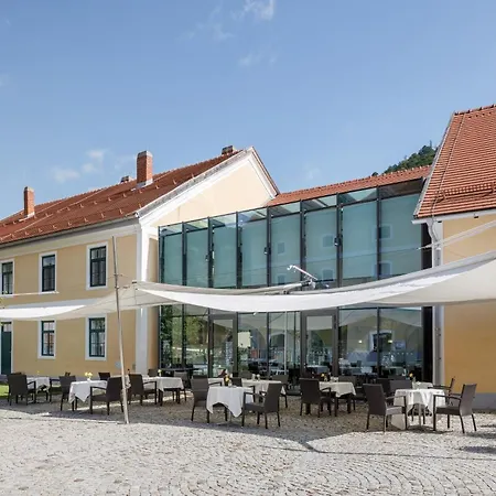 & Seminarkultur An Der Donau Hotel 4*