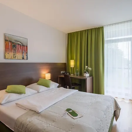 & Seminarkultur An Der Donau Wesenufer