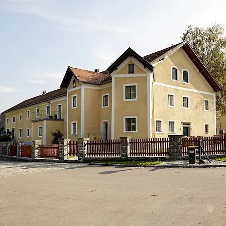 Szálloda & Seminarkultur An Der Donau Wesenufer